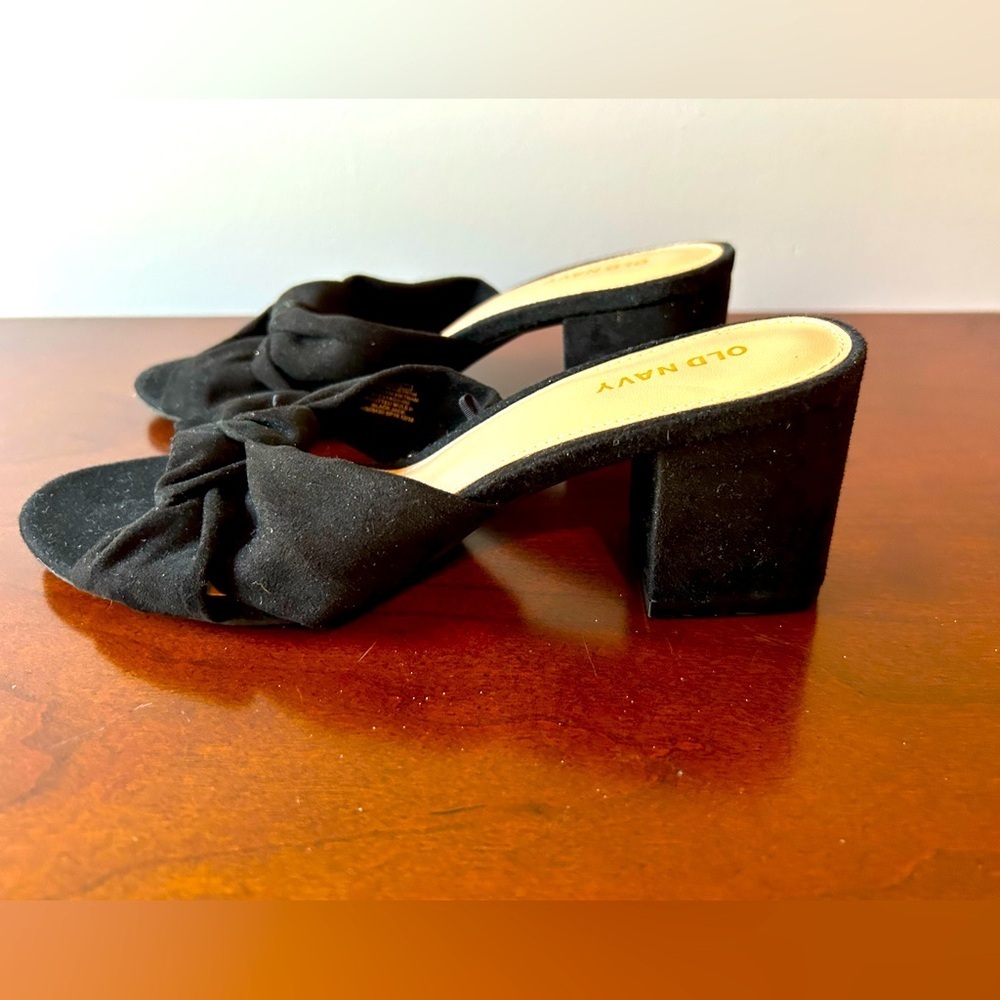 Black knotted mule Old Navy chunky heel sandals, sz 7, sexy, chic, party